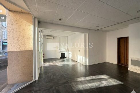 037521279_69_009760_7