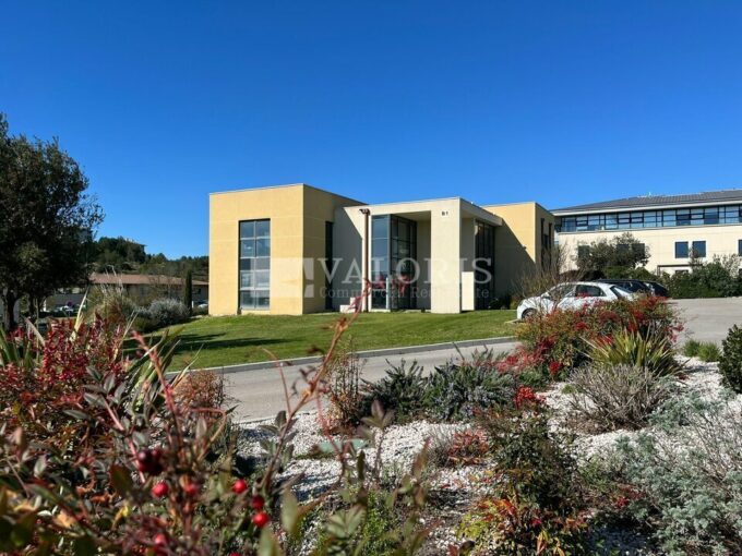 Bureau de 100m&sup2; à 494m&sup2; à la location