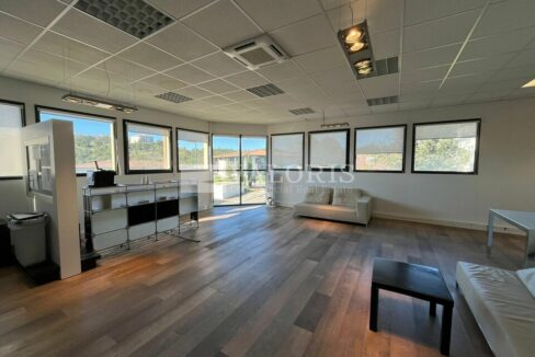 066641361_13_000289_7