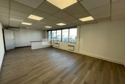 146082180_13_000279_9