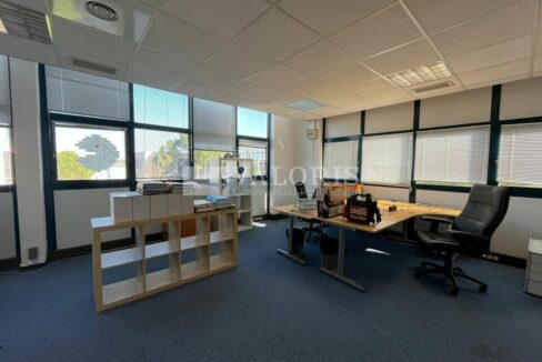 162398379_13_000284_7