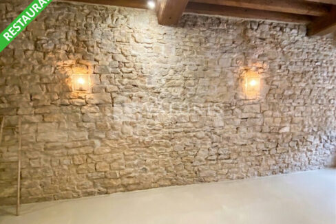 166446503_69_009323_1