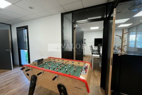 205297543_13_000267_12