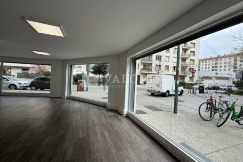 217053824_69_009632_3