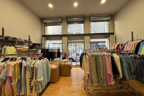 231753967_69_009748_9