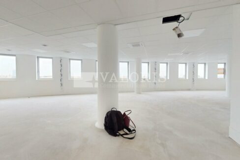 233074437_69_007655_3