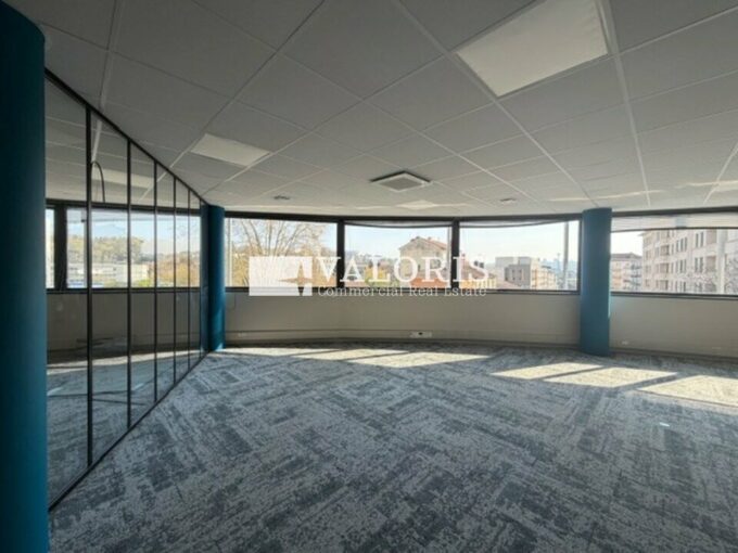 Bureau de 193m&sup2; à 389m&sup2; à la location