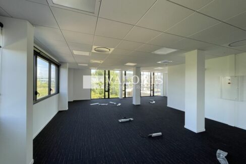 262051118_69_007063_3