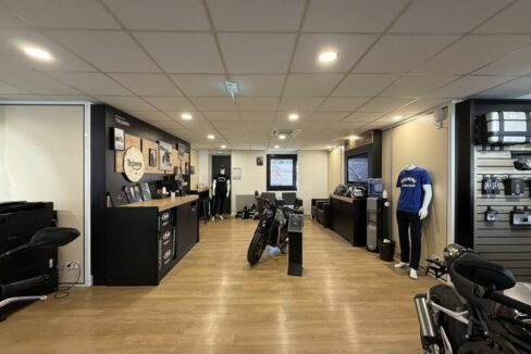 371433885_69_009612_4