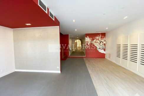 372848104_69_009487_1