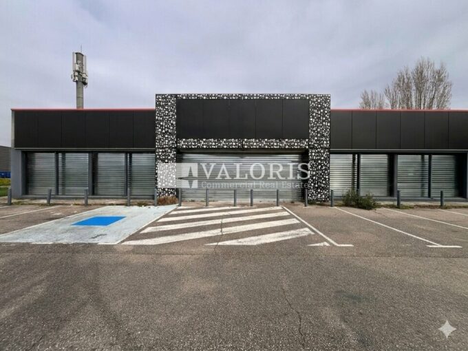 Commerce de 1 100m&sup2; à la location