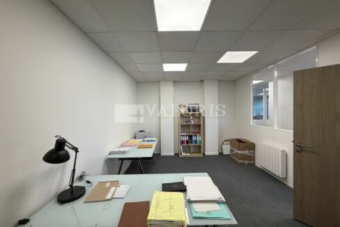 490703850_69_009715_3