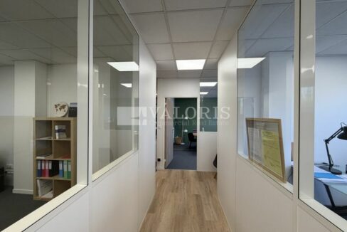 490716654_69_009715_4