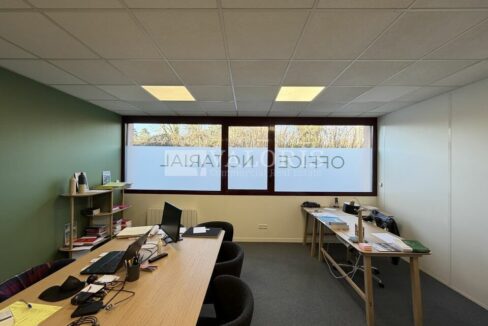 490979309_69_009715_7