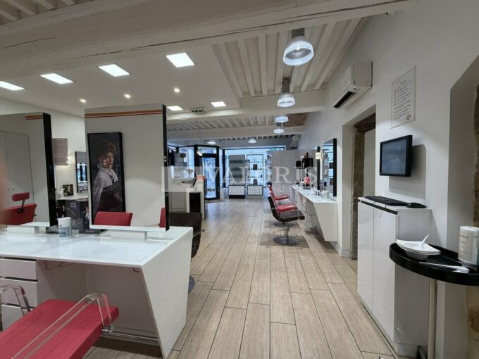 Commerce de 123m&sup2; à la location