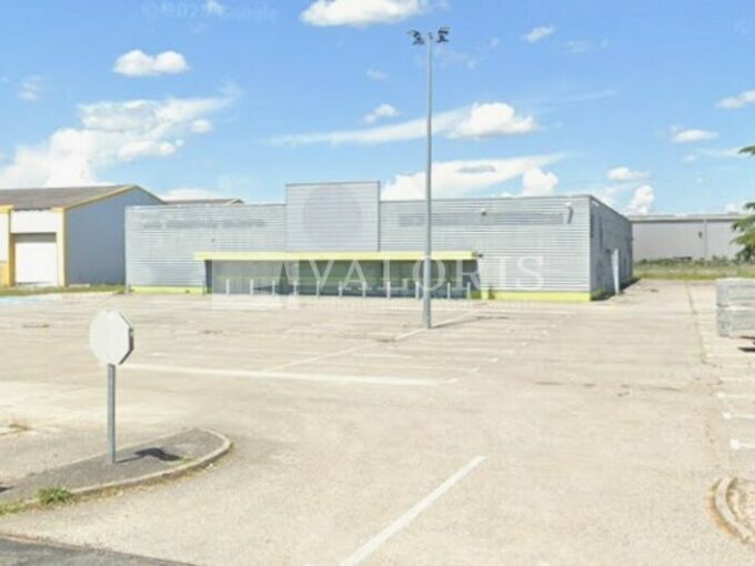 Commerce de 1 461m&sup2; à la location