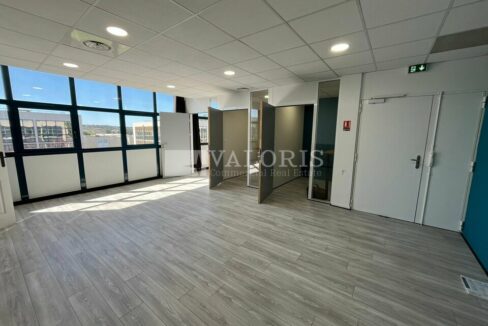 649213171_13_000290_3