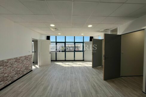 649224005_13_000290_9