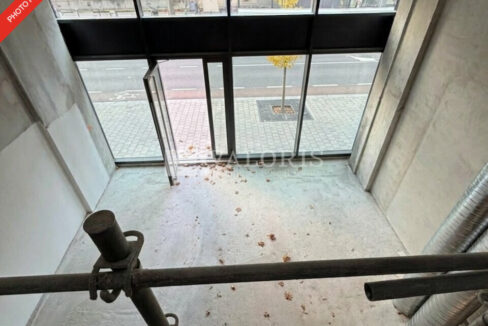 704111482_69_009294_4