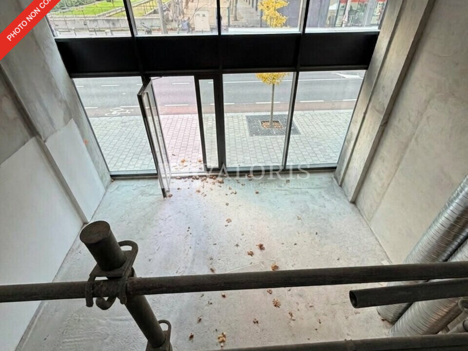 704111482_69_009294_4