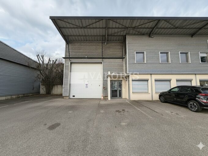Local d'activit&eacute;s de 238m&sup2; à la location