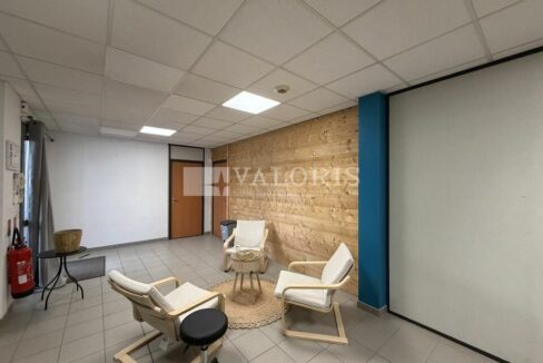 771049913_69_009720_3