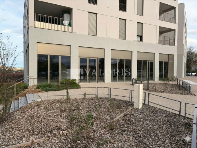 Commerce de 179m&sup2; à la location