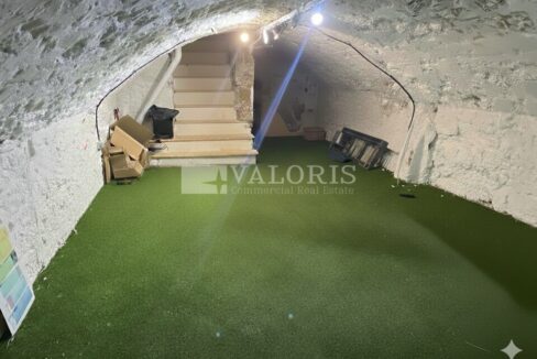 801982865_69_008791_1