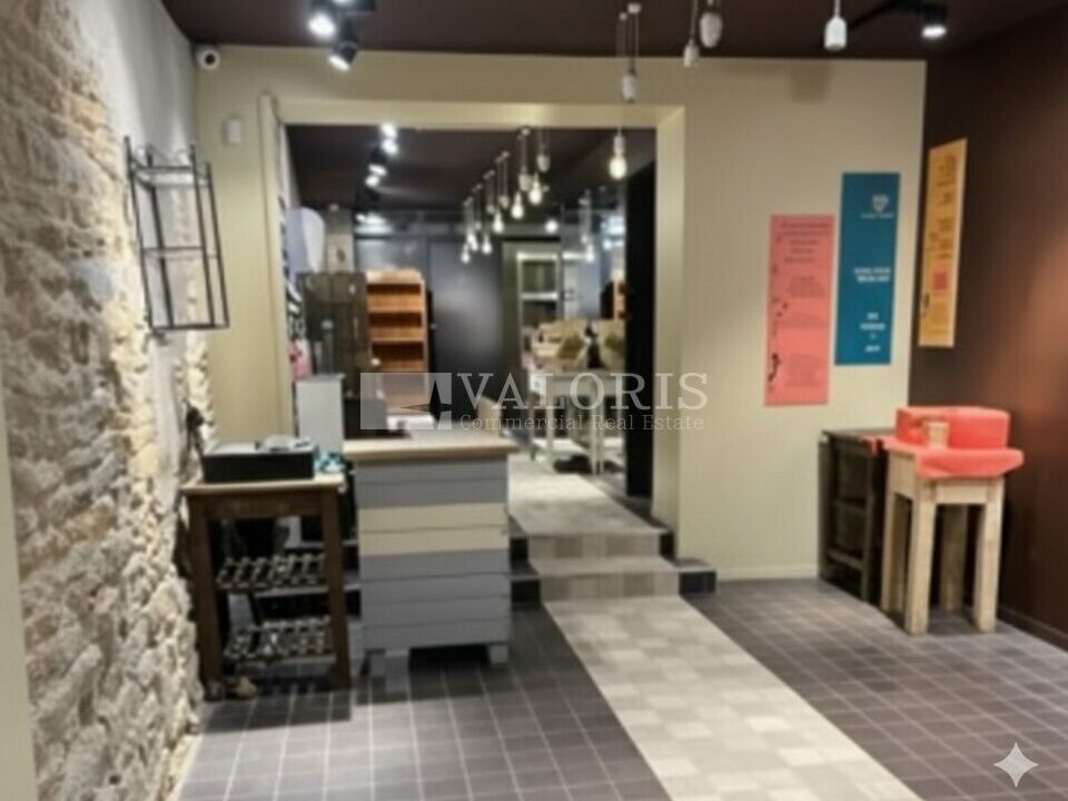 801988437_69_008791_4