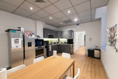 806869152_69_009738_2