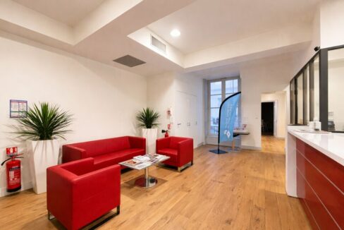 806872267_69_009738_4