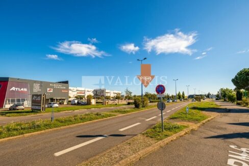 807383266_69_009735_3