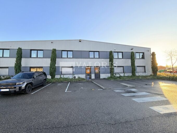 Logistique de 2 372m&sup2; à la location