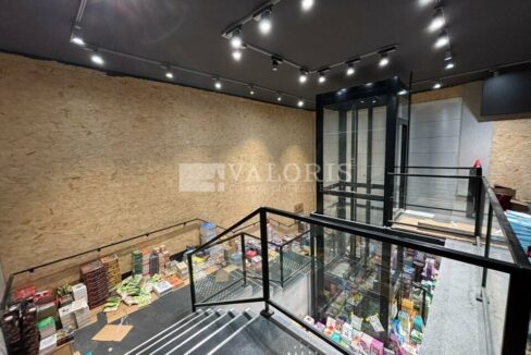 958939422_69_009695_4