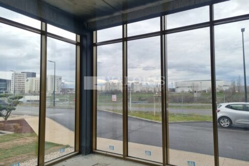 053886303_69_002938_1