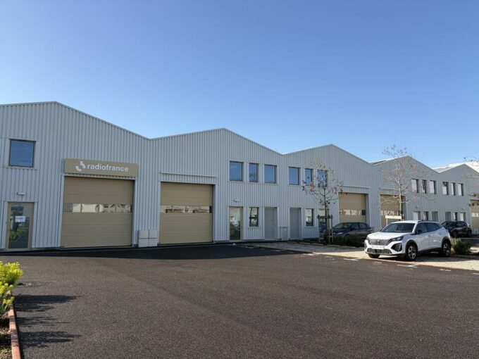 Local d'activit&eacute;s de 324m&sup2; à 2 365m&sup2; à la location