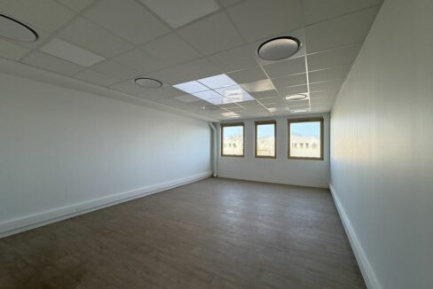 121472404_69_005739_2