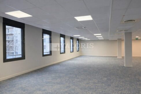 157775336_69_009771_3