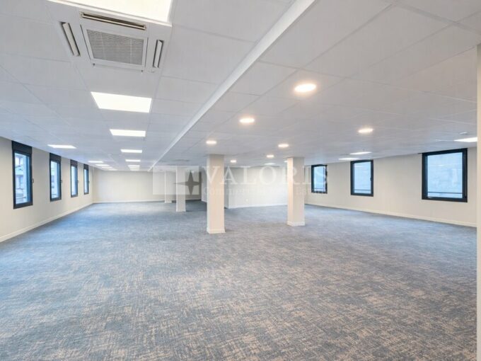 Bureau de 305m&sup2; à la location
