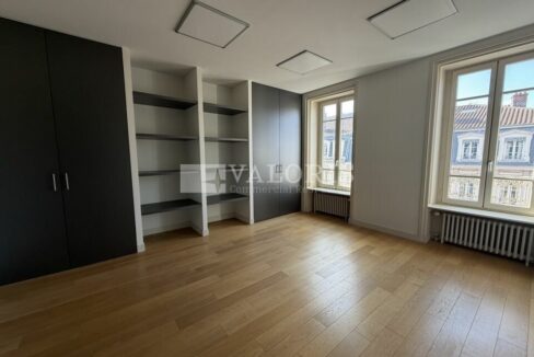 229885496_69_009800_6