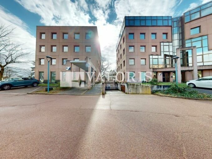 Bureau de 179m&sup2; à 375m&sup2; à la location