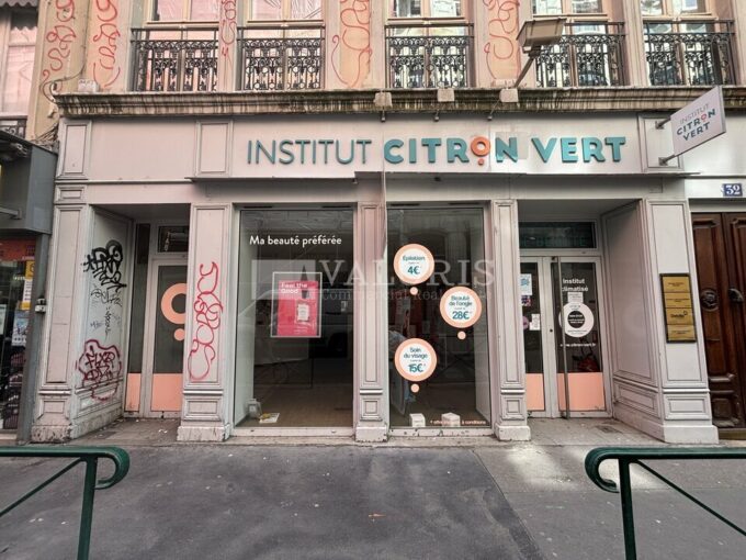 Commerce de 130m&sup2; à la vente
