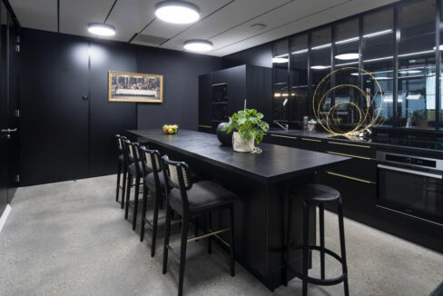 347669475_69_009845_3