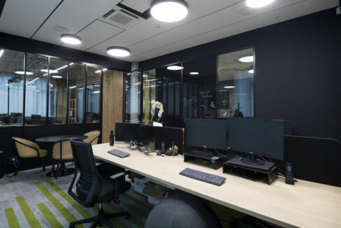 348354932_69_009845_4