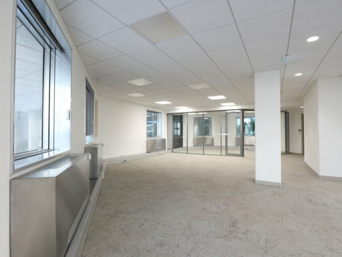 Bureau de 135m&sup2; à 3 032m&sup2; à la vente