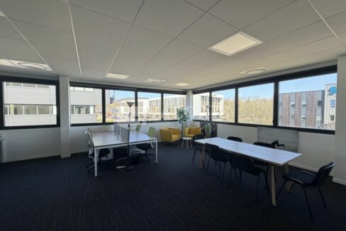 400999565_69_009788_6