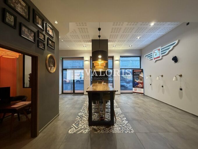 Commerce de 79m&sup2; à la location