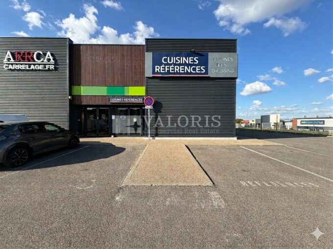 Commerce de 381m&sup2; à la location