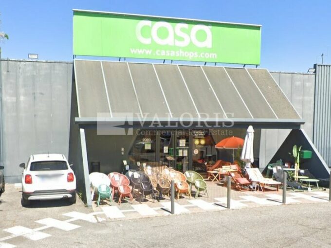 Commerce de 422m&sup2; à la location