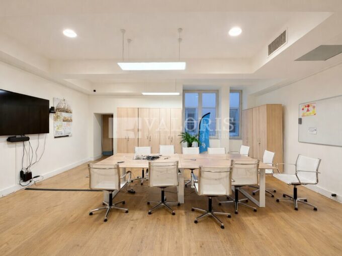 Bureau de 321m&sup2; à la location